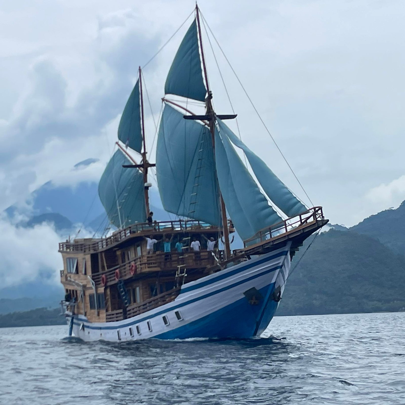 blue-dream-phinisi-pic Diving Raja Ampat | Underwater Scene